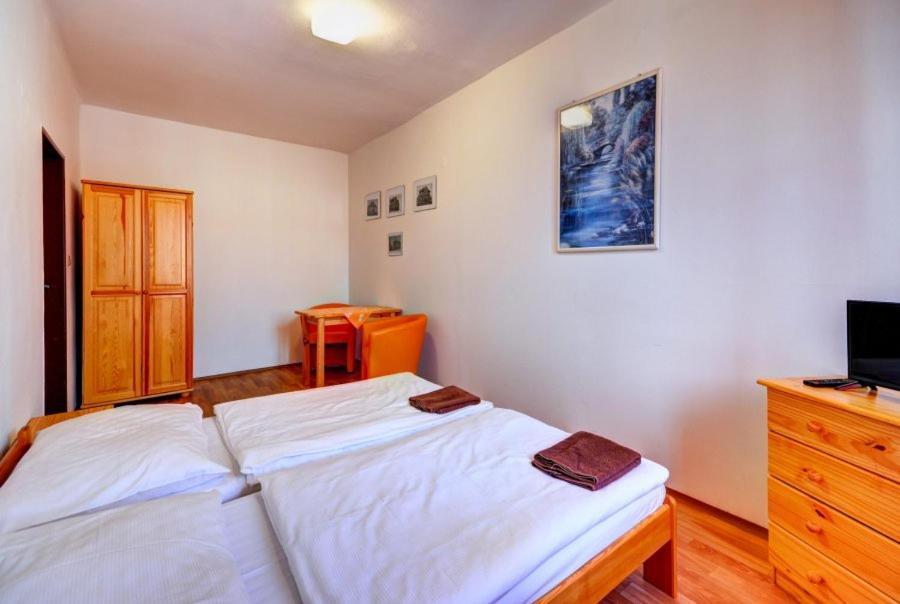 Bruntál Hotel Hvezda מראה חיצוני תמונה